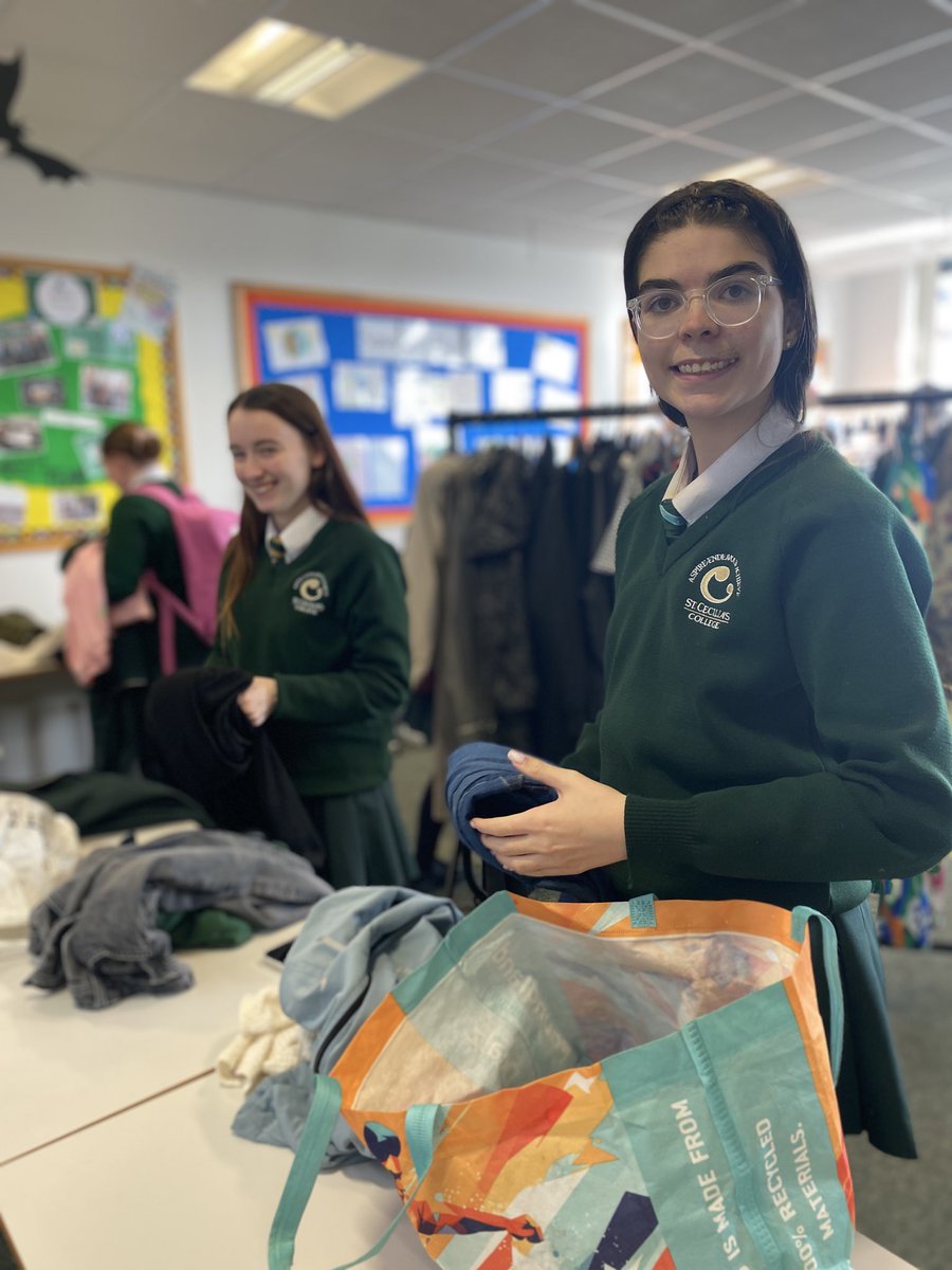 Stceciliasgeog's tweet image. Day 1 of the #swapshop was a roaring success! Thank you to the dedicated Environmental Club members for all the organisation. Back tomorrow for more #sustainableshopping! 👚👗 @StCeciliasDerry