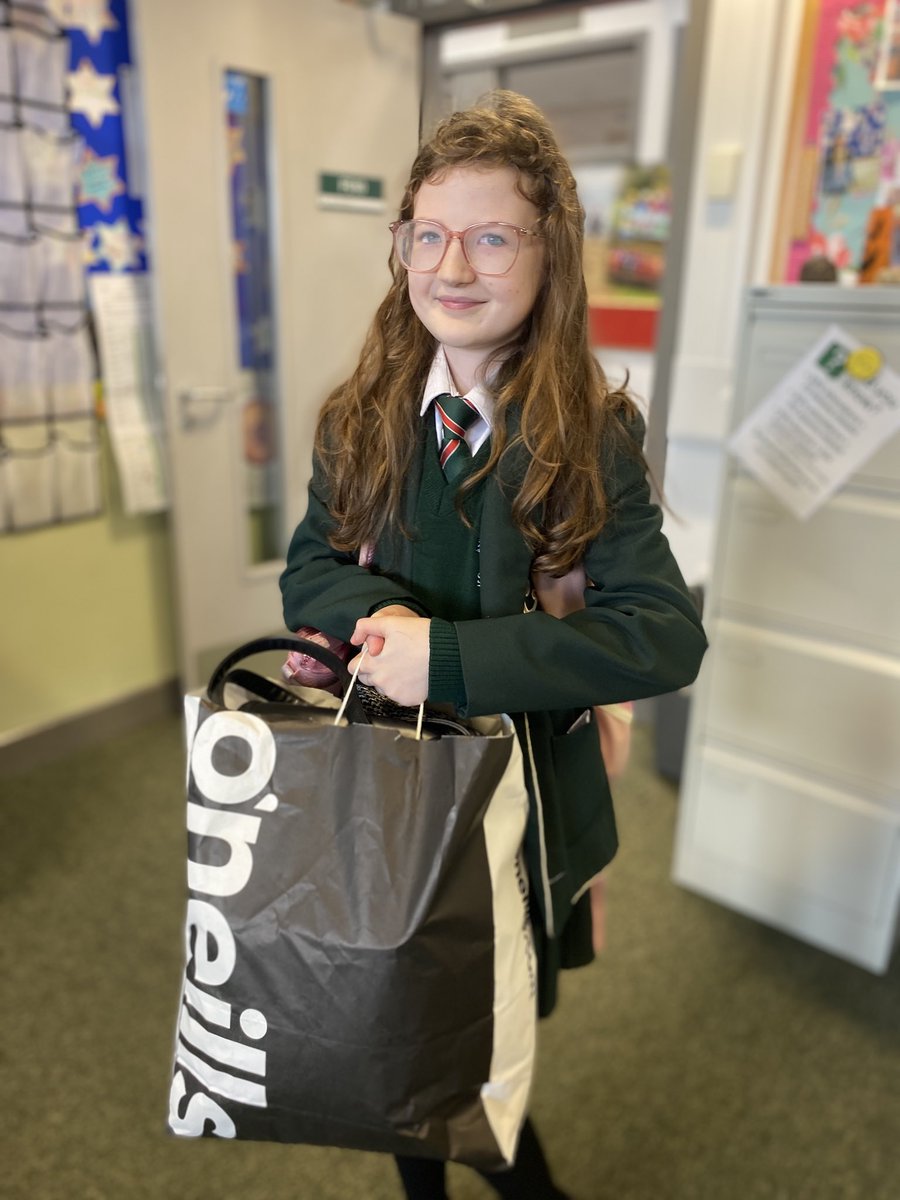 Stceciliasgeog's tweet image. Day 1 of the #swapshop was a roaring success! Thank you to the dedicated Environmental Club members for all the organisation. Back tomorrow for more #sustainableshopping! 👚👗 @StCeciliasDerry