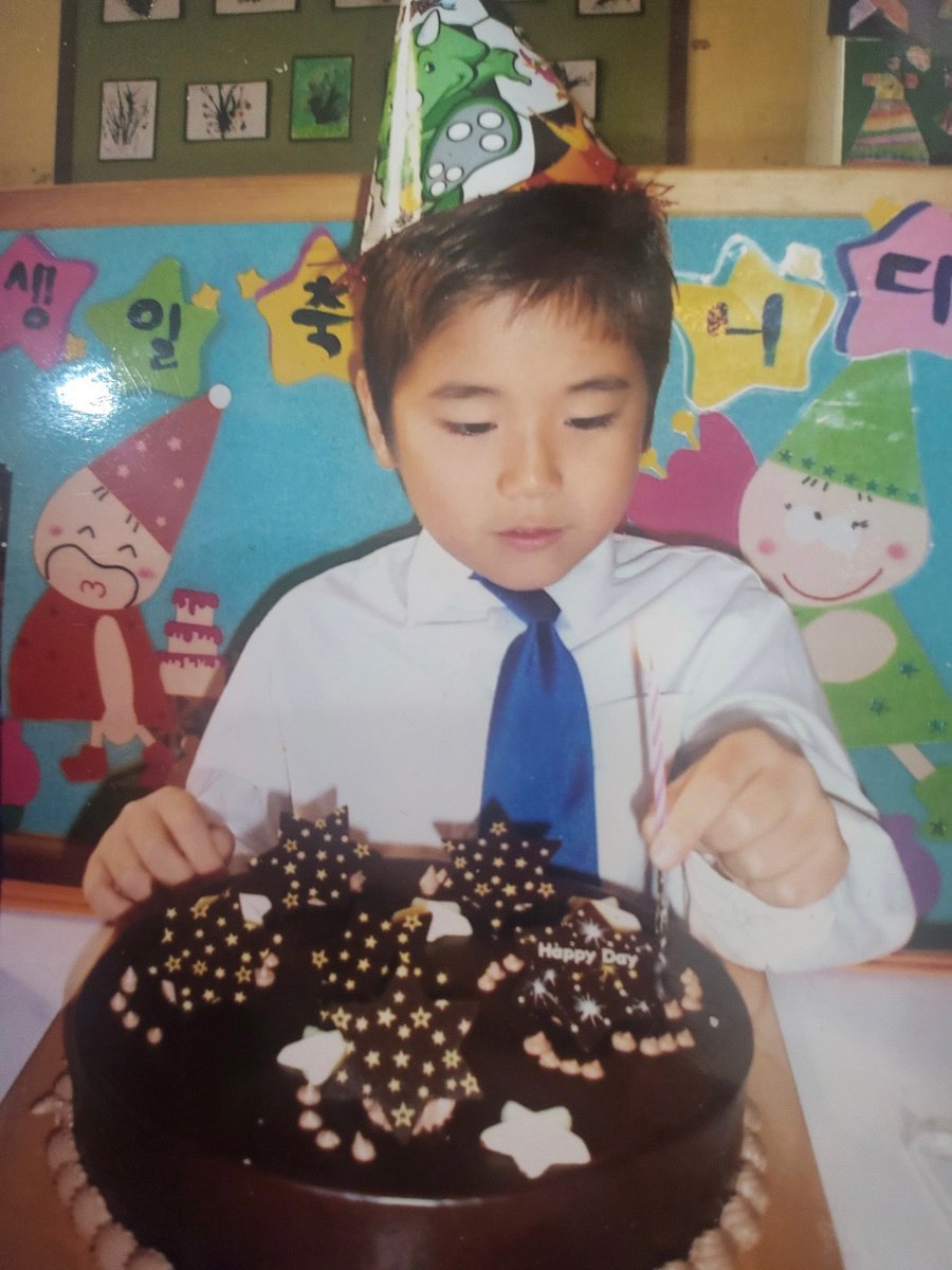 #청춘영화장면같은_리우의생일
누군가의 청춘이 되어준 너에게 오늘이 지나갈 너의 청춘속 한장면으로 빛나길