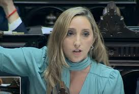 LS Clipping (@lclipping19203) on Twitter photo "<a href="/JMilei/">Javier Milei</a> decidió NO CUMPLIR CON LA LEY de financiamiento a las Universidades y al Garrahan usando el argumento de que "no hay fuente de financiamiento". Está incumpliendo la Constitución y asumiendo la suma del poder público: rompe con la división de poderes", <a href="/Juli_Strada/">Julia Strada</a> "<a href="/JMilei/">Javier Milei</a> decidió NO CUMPLIR CON LA LEY de financiamiento a las Universidades y al Garrahan usando el argumento de que "no hay fuente de financiamiento". Está incumpliendo la Constitución y asumiendo la suma del poder público: rompe con la división de poderes", <a href="/Juli_Strada/">Julia Strada</a>