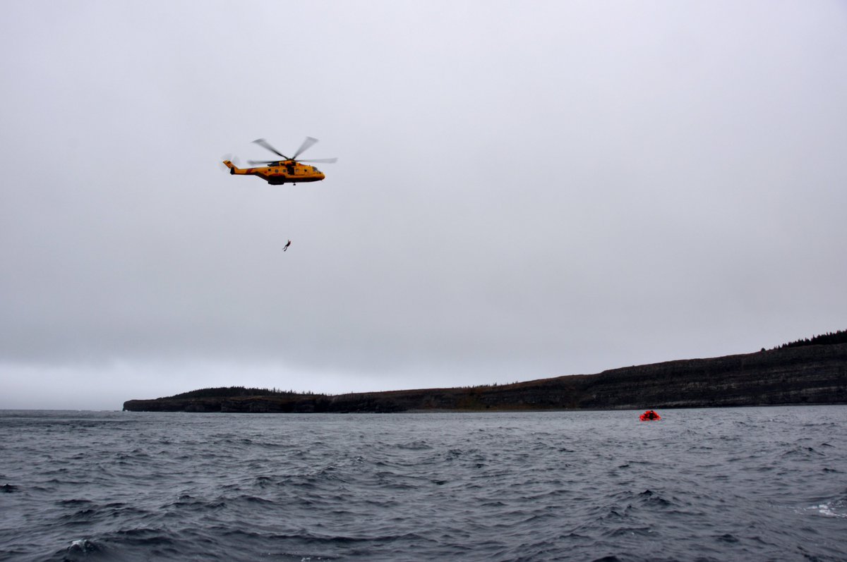 Des journées nuageuses et des eaux agitées ont marqué le début de l'exercice annuel d'extraction maritime du 103e Escadron SAR de <a href="/ARC_RCAF/">Aviation royale canadienne</a> au large de St. John's, à Terre-Neuve-et-Labrador. <a href="/GardeCotiereCAN/">GardeCôtièreCAN</a>  appuie l'exercice tout au long de la semaine!
