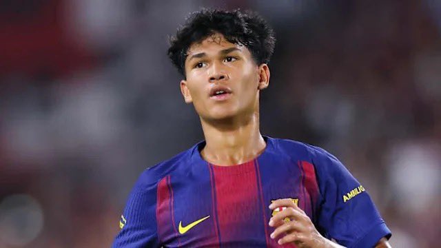 wallpassjournal's tweet image. Two players with legitimate Southeast Asian heritage are making their mark at top European clubs.
🇳🇱🇮🇩Tijjani Reijnders, of Indonesian descent, now features for Manchester City. Meanwhile, Barcelona’s rising talent, 🇪🇸🇵🇭Dro, carries Filipino heritage.
Their appearances alone…