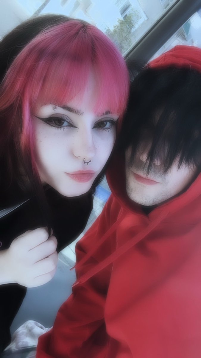 S1XD6XX's tweet image. can u blame me tho? (she is actually my sister btw)