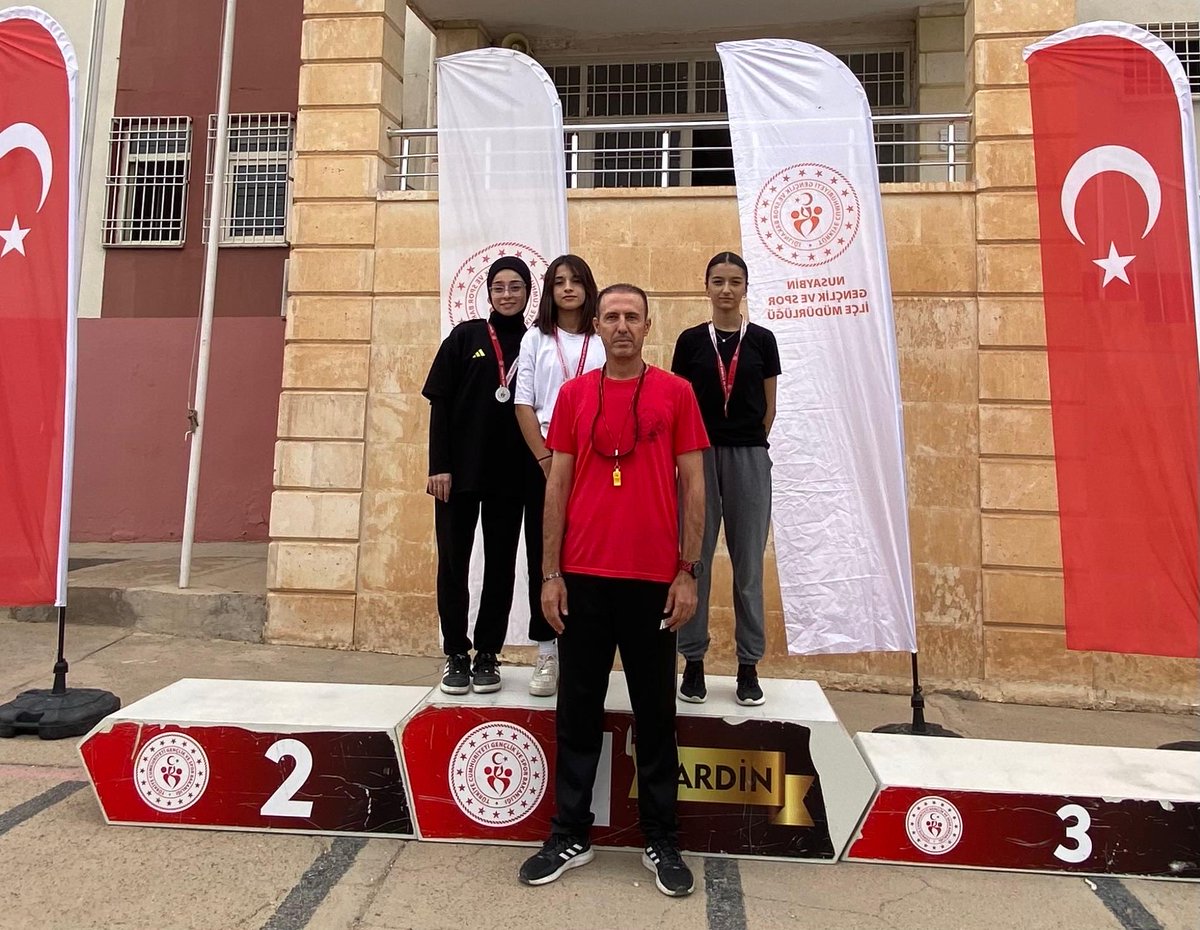 Bölgesel il/ilçe kros yarışmalarında öğrencilerimiz büyük bir başarı göstererek altın , gümüş ve bronz madalya kazandılar. Öğretmen ve öğrencilerimizi tebrik ediyoruz 👏

<a href="/tcmeb/">Millî Eğitim Bakanlığı</a> 
<a href="/Yusuf__Tekin/">Yusuf Tekin</a> 
<a href="/Nsy_Kaymakamlik/">Nusaybin Kaymakamlığı</a> 
<a href="/ali_eyyupkoca/">Ali Eyyupkoca</a> 
<a href="/hYusufavlanmaz/">Haci Yusuf Avlanmaz</a> 
<a href="/nusaybin_mem/">Nusaybin İlçe Milli Eğitim Müdürlüğü</a>
<a href="/MehmetSaitYIL11/">Mehmet Sait YILDIRIM</a>