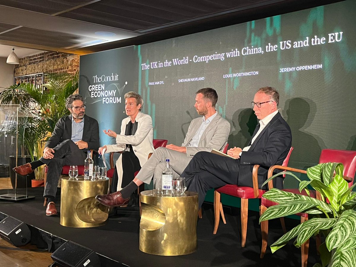 britishchambers's tweet image. Great to see our DG @BCCShevaun CBE at the Green Economy Forum today! 🌱 She highlighted the UK’s role in driving low carbon innovation, green finance &amp;amp; sustainable growth ahead of #COP28. 💡💰🌍

#WhereBusinessBelongs #LowCarbonTech #GreenEconomy #GreenFinance