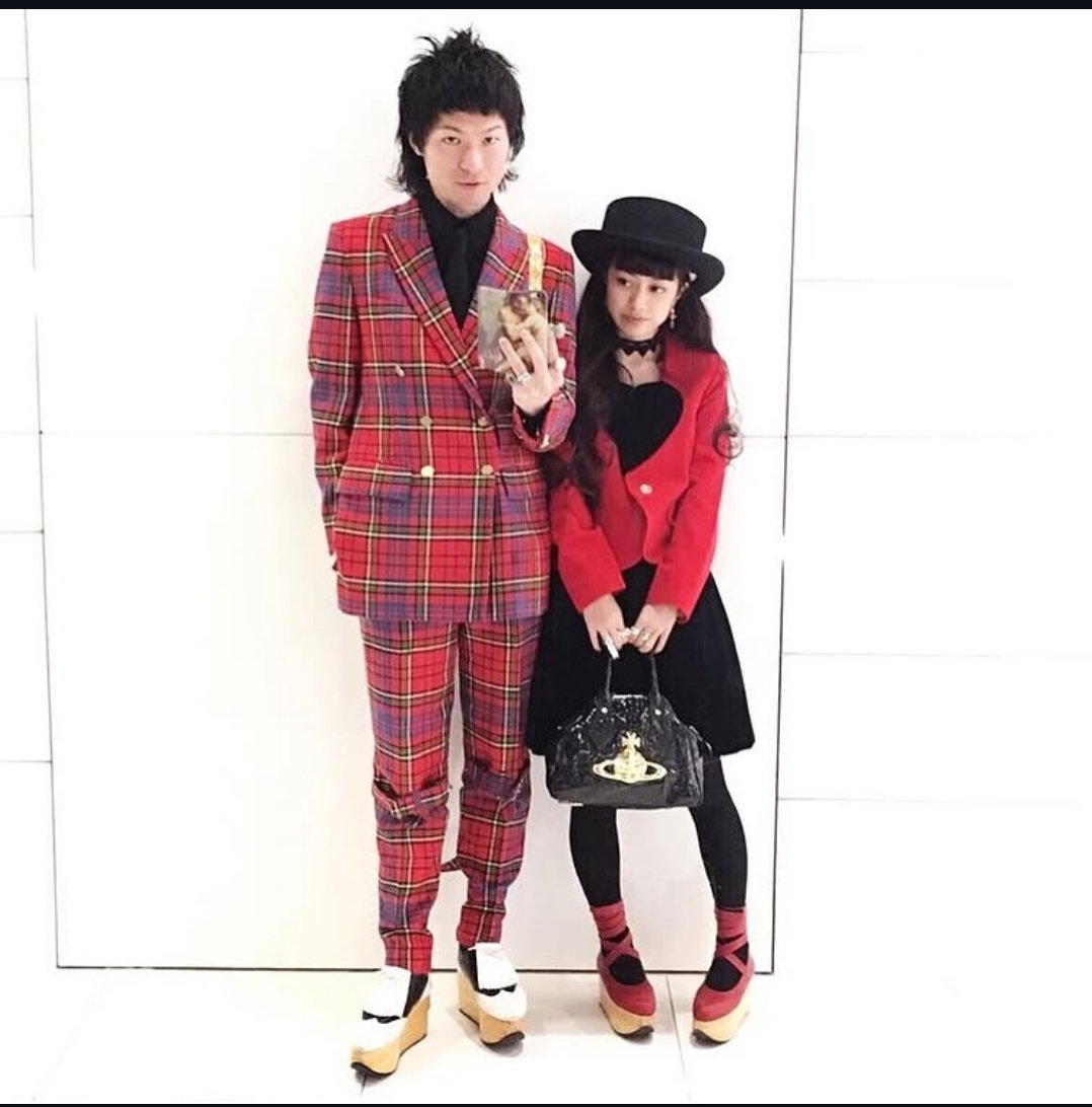 かつみさゆりの下スクロールしたらパターン違いかなと思ったけどよく見ると違った。全然ちがった。乱視度。