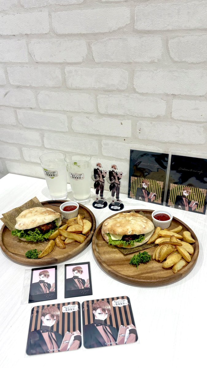 junkuro1209's tweet photo. 人るなメニューで「美味しく食べるな」してきた👟🫧❕1巻の名シーンがぎゅっと詰まったメニュー🫰🏻あまりにもザ・青春すぎる！
人るなメニューを食べながら、お友だちと本誌Day16の話ができる時間とこの空間の尊さ絶対忘れたくない🥲✨️
#人の余命で青春するな
#福山リョウコ25周年歴代メンズ執事喫茶 https://t.co/NBKbWgNx4N