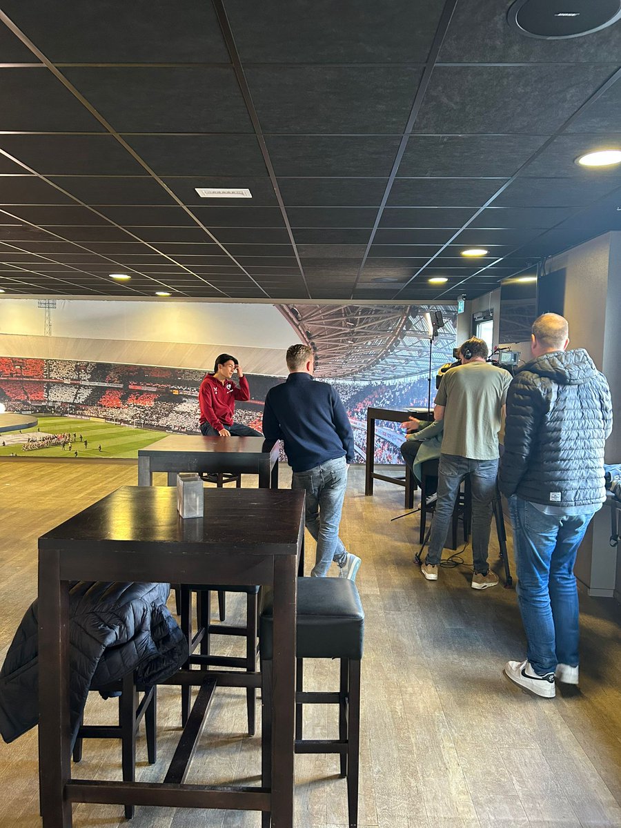 S06E09: The International Ayase Ueda Mediaday 🎙️🆕

🙏 Keizer Ueda in De Kuip
🎁 Voetbalsinterklazen uit Almelo 
😅 Anis, zou je één keer een voorzet kunnen geven?
☕️ Brengt de Arne Slot-mok ongeluk?

open.spotify.com/episode/6CPAzQ…
podcasts.apple.com/nl/podcast/s06…