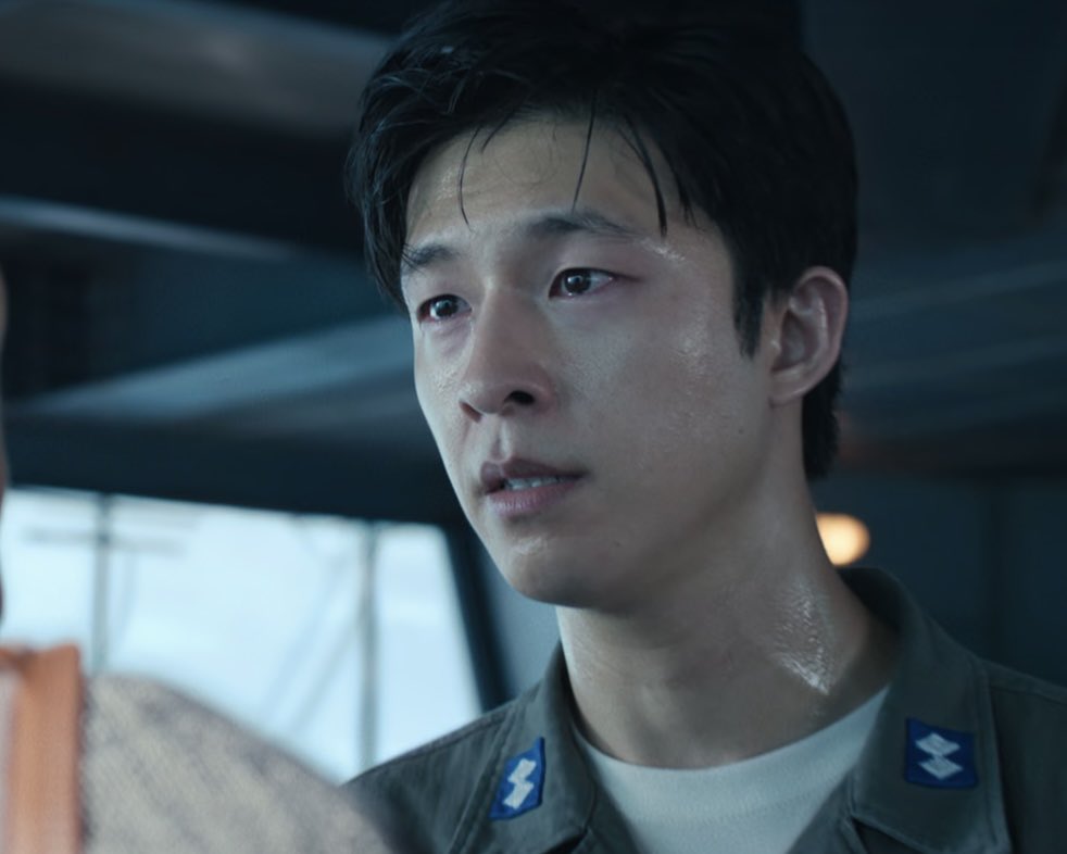 <굿뉴스> 서고명
시간이 지남에 따라
깔끔한 머리가 흐트러지는 걸 보는 재미가 있음