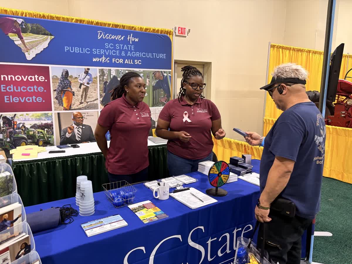 SC State PSA engaged with attendees at the South Carolina State Fair! 🎡

The Midlands region connected with fairgoers, sharing how we empower farmers, families and youth across South Carolina through research, Extension programs and hands-on learning.