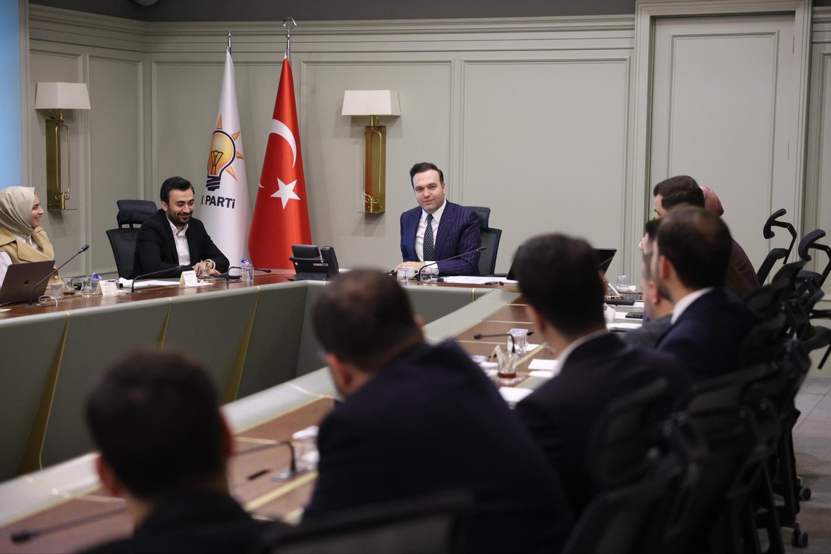 📍AK Parti Genel Merkezi

Genel Merkez Gençlik Kolları olarak Merkez Yürütme Kurulu (MYK) toplantımızı gerçekleştirdik.