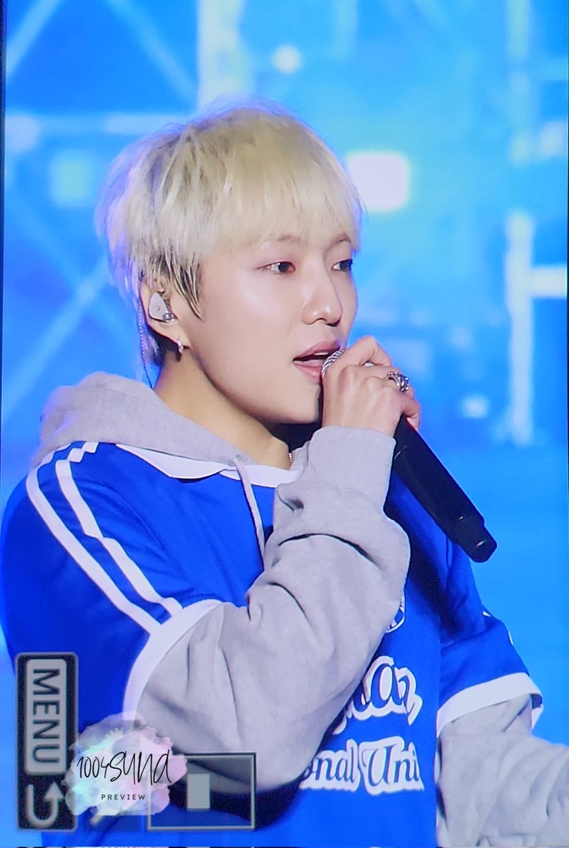 1004syna's tweet photo. 251021 충남대축제

강승윤 대딩미 💙💙💙💙
#위너 #강승윤 #seungyoon #WINNER @official_yoon_ https://t.co/IOKFLQBMXU