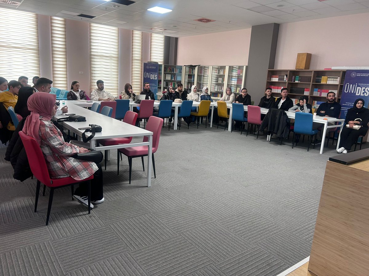 Öğrenci kulüplerine yönelik “Proje Döngüsü Eğitimi, Üniversite Öğrenci Toplulukları İş Birliği ve Destek Programı (ÜNİDES) ve Kulüp İşleyişi Bilgilendirme Programı” düzenlendi.

✍️ haber.hitit.edu.tr/egitim/hitit-u…

#HititÜniversitesi <a href="/ProfAliOzturk/">Ali Osman Öztürk</a> <a href="/hititprojeofisi/">Hitit Proje Koordinasyon ve Yönlendirme Ofisi</a> <a href="/Hititsks/">Hitit Üniversitesi SKS Dairesi Başkanlığı</a>