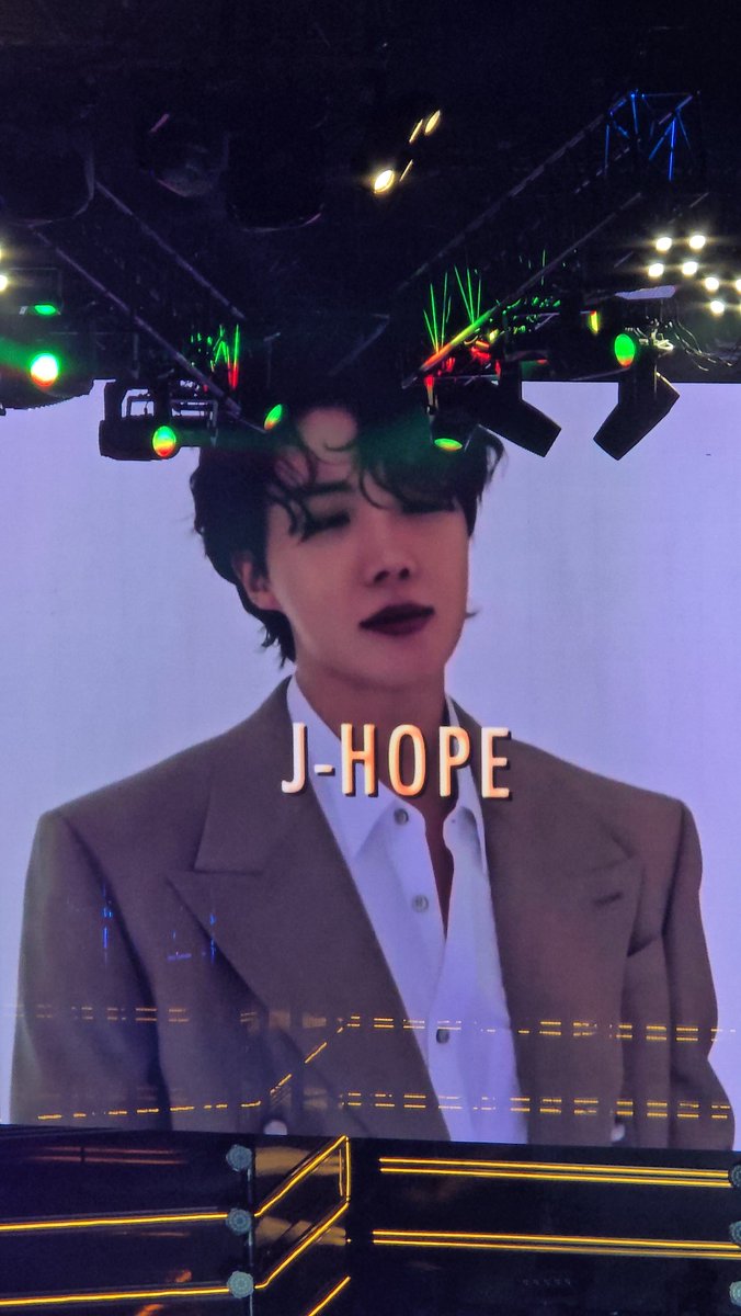 🎉 Congratulations j-hope for winning the People’s Choice Award: International Artist at the Filipino Music Awards! 💜🇵🇭

#FilipinoMusicAwards #FMAs #jhope #BTS