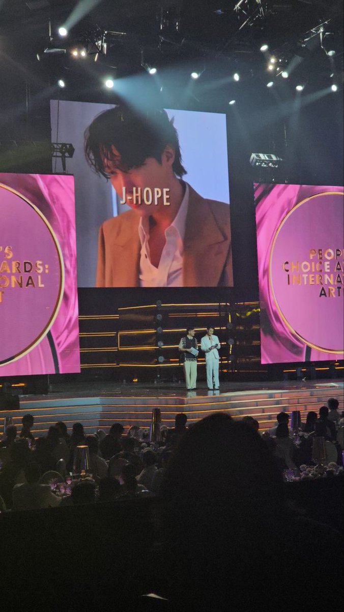 j-hope has won “International Artist” at the 2025 Filipino Music Awards 🔥

FMA is the biggest music award show in Philippines and Jung Hoseok became the FIRST ARTIST EVER to win this award 🥳

CONGRATULATIONS J-HOPE 
J-HOPE OUR FAVORITE ARTIST 
I vote for #jhope at #2025MAMAVOTE