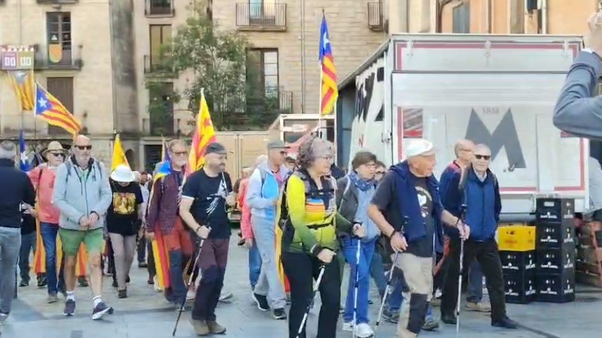 clxrgirona's tweet image. #Columna27 Avui mig centenar d'independentistes hem caminat des de #Girona fins #Cassà camí del Parlament de Catalunya 

No ens aturarem fins aconseguir la independència 💪💪