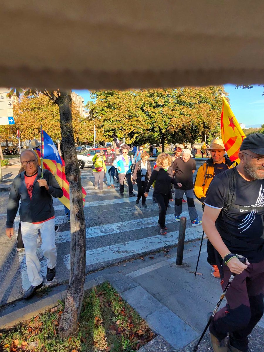 #Columna27 Avui mig centenar d'independentistes hem caminat des de #Girona fins #Cassà camí del Parlament de Catalunya 

No ens aturarem fins aconseguir la independència 💪💪