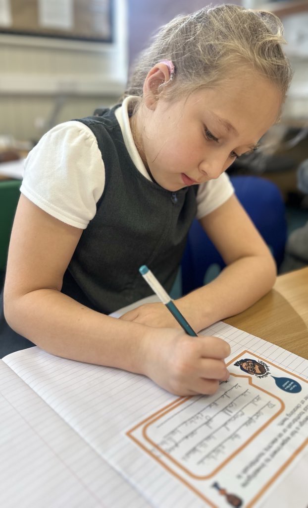 ManorParkSchSM1's tweet image. The results are in! 🥚 Our egg experiment showed that sugary drinks like soda can damage enamel — and even vinegar can cause erosion! 🪥🦷
#weareLEO #MPPAscience