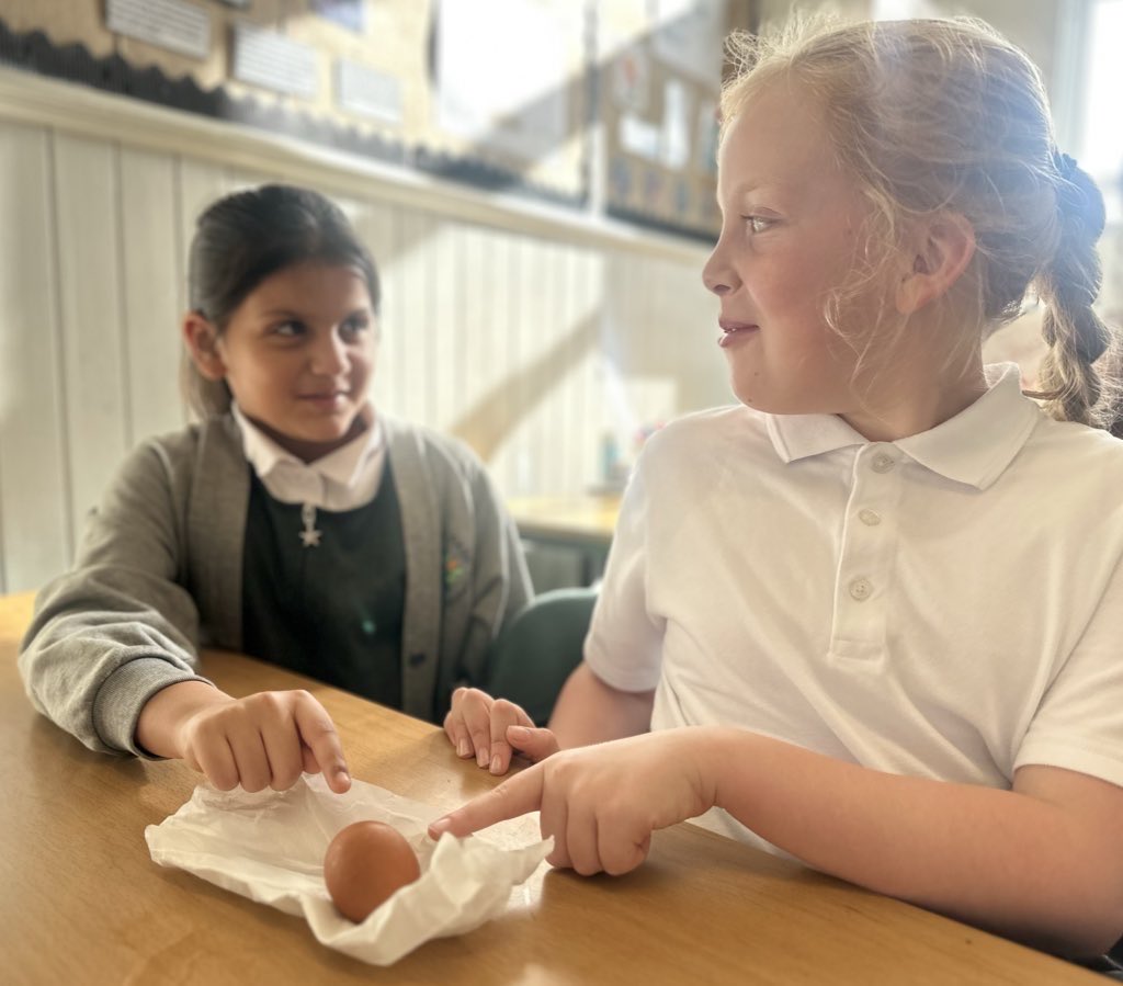 ManorParkSchSM1's tweet image. The results are in! 🥚 Our egg experiment showed that sugary drinks like soda can damage enamel — and even vinegar can cause erosion! 🪥🦷
#weareLEO #MPPAscience