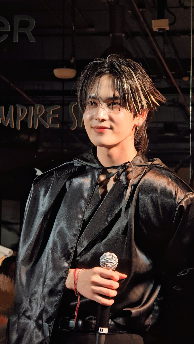 ใครไหวไปก่อนเลยนะครับ เราไม่ไหว

SANTA HIGHLOWEEN MONTH

#GarnierHairlighterxSanta
