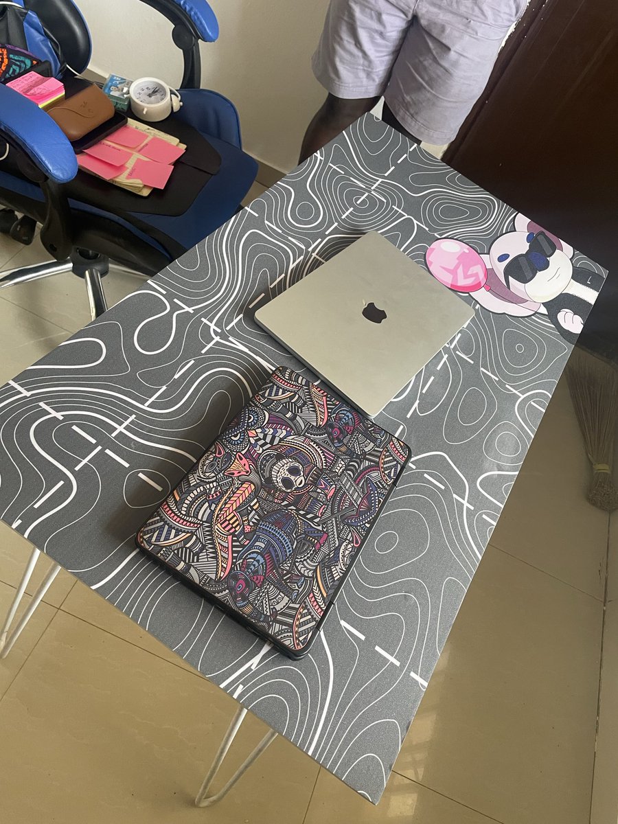 Thought I should say this; the Animal Tribe skin on the HP laptop on the table was installed two years ago. 
Durability&gt;&gt;