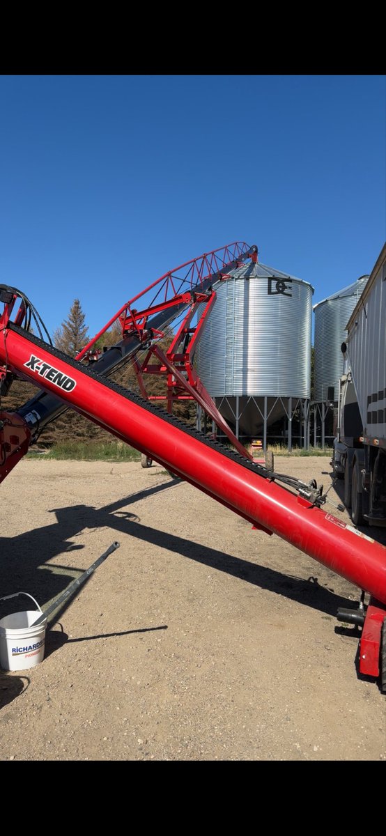 ennsagventures's tweet photo. @kperlik We went with an agi with x-tend last year and it has been very good, makes trucking a lot easier and quicker https://t.co/dr4HMUsycF
