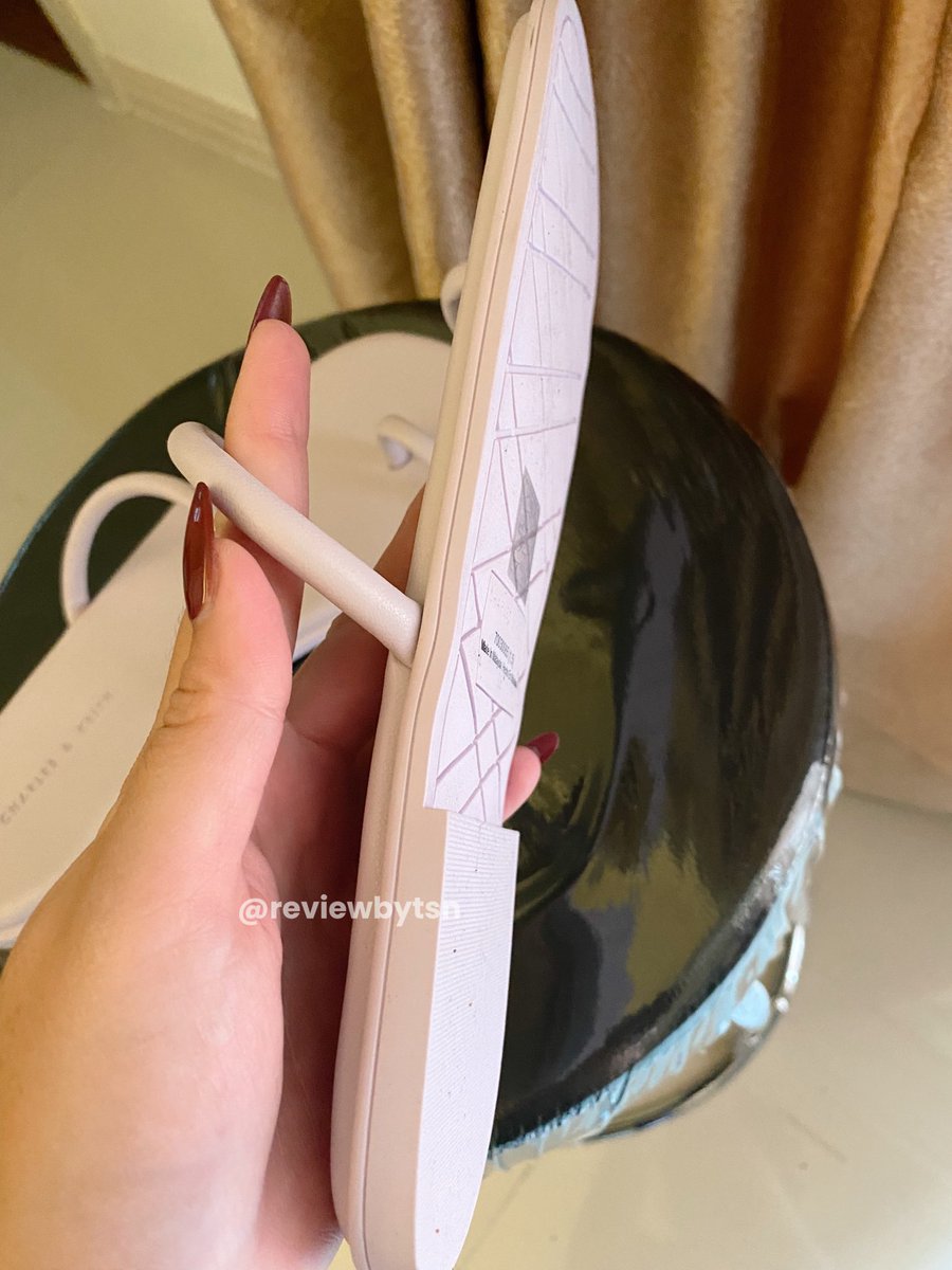 reviewbytsn 𝟅𝟈 (@_tiaraasn) on Twitter photo 1. Charles & Keith
brand high end ini harga normalnya di atas 400ribuan tp kalau diskon ada jg yg start 200ribuan
dari segi pemakaian awet tergantung cara merawatnya masing2 ya. solnya selalu nyaman dan fashionable, aku sering tertarik beli produk CNK ini 1. Charles & Keith
brand high end ini harga normalnya di atas 400ribuan tp kalau diskon ada jg yg start 200ribuan
dari segi pemakaian awet tergantung cara merawatnya masing2 ya. solnya selalu nyaman dan fashionable, aku sering tertarik beli produk CNK ini