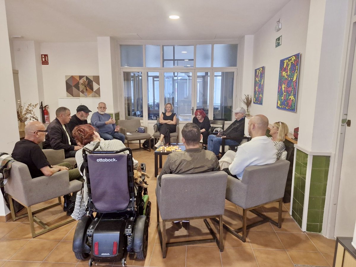 Fund_Acollida's tweet image. El passat divendres a La Companyia vam fer una dinàmica en grup per abordar el #dol i la #soledatnodesitjada. 🫂

🔸Si vols saber més sobre aquest espai de suport socioafectiu i de creixement grupal: acollida.org/2025/07/la-com…