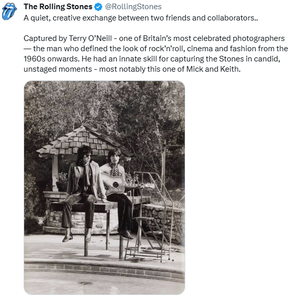 "Un intercambio tranquilo y creativo entre dos amigos y colaboradores.
Capturado por Terry O'Neill, uno de los fotógrafos más célebres de Gran Bretaña, el hombre que definió la estética 60's . Poseía una habilidad innata para capturar a los Stones en momentos espontáneos..."