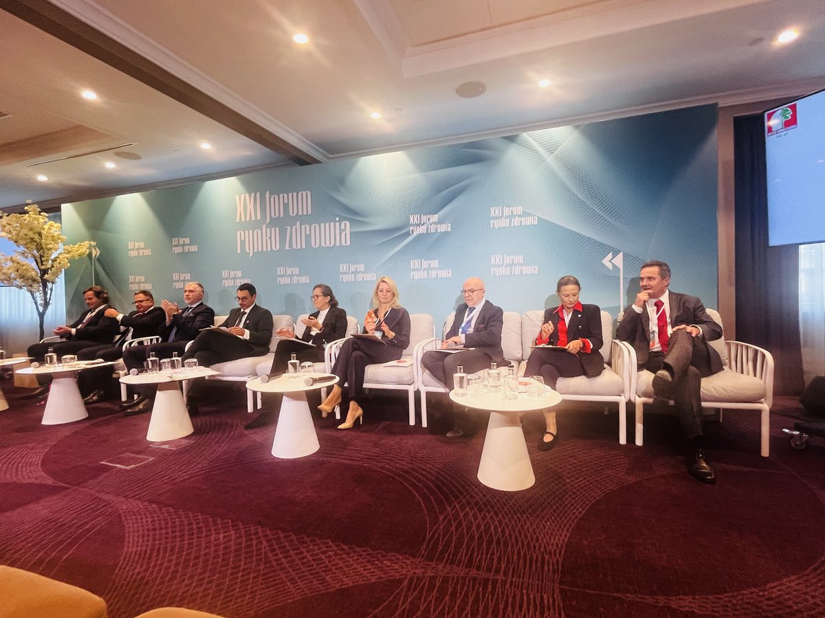 PTKardio's tweet photo. Silna reprezentacja #PTK na Forum @rynekzdrowia 
Rozmawiamy o programach lekowych i rozwoju kardiologii. 
📍Prof. @_GMarko,prezes PTK,o finansowaniu: pieniądze nie mogą determinować terapii w programach lekowych dla chorób rzadkich i prewencji kardio.Potrzebna konsekwencja https://t.co/M4dayqsHjG