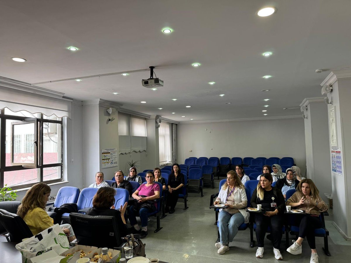 25 Kasım kadına yönelik şiddetle Mücadele  Haftasına giderken, sağlık çalışanı kadınlarla kadına yönelik şiddet, şiddet türleni ve kadınların eril şiddete karşı mücadele yöntemlerini konuştuk.
#ŞiddetsizBirYaşamMümkün