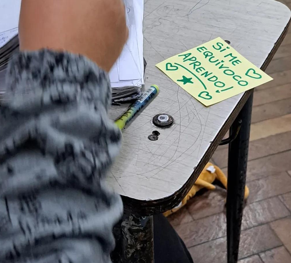 la mamá del nene que acompaño le deja siempre notitas escondidas en la cartuchera 🤧