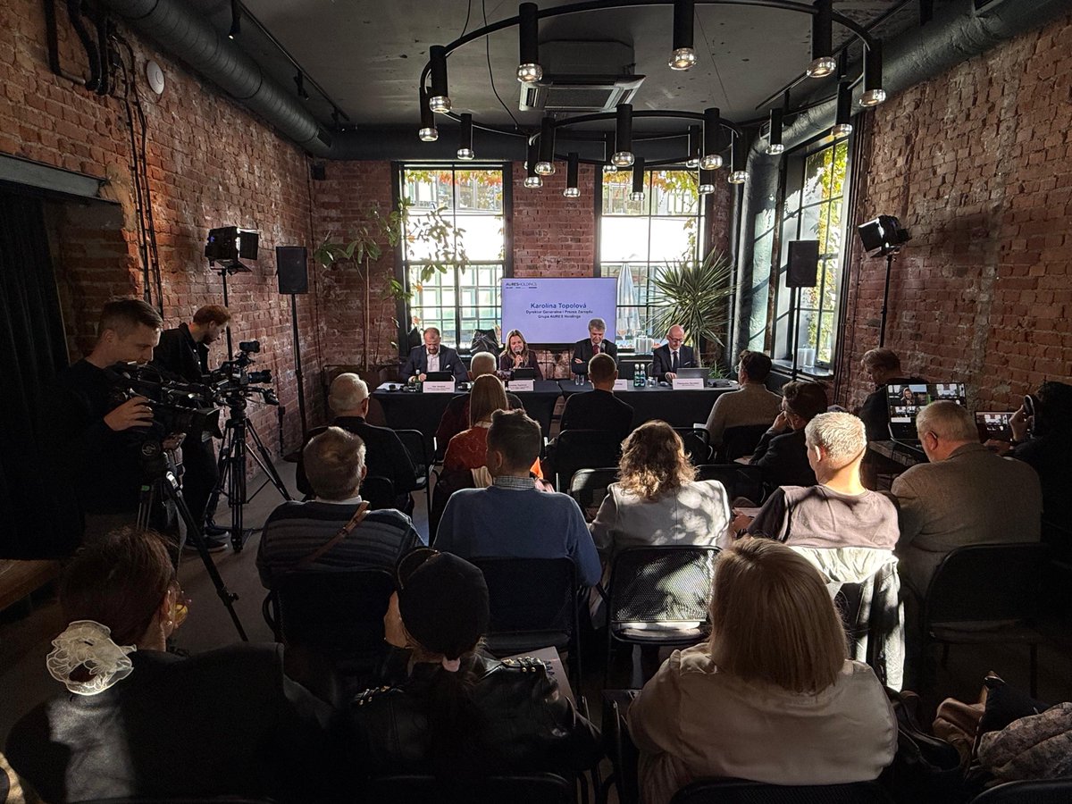 KarolinaTopolova tweet media