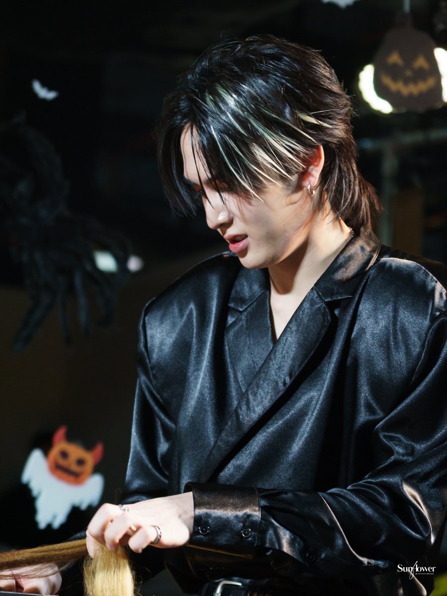 251021 - ถักเปียมันยากมากๆ 🤍

SANTA HIGHLOWEEN MONTH

#GarnierHairlighterxSanta
#Santapp <a href="/Ppsanta/">Santapp</a>
