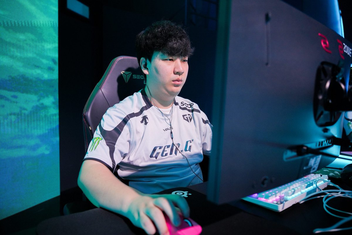 💣FURIA demonstra interesse na contratação de t3xture

Após definir que koalanoob jogará de controlador, a FURIA buscou contato com t3xture, que está deixando a Gen.G

Segundo fontes, o atleta respondeu seu agente sobre o interesse: "O que seria essa tal FURIA? É ruim?"