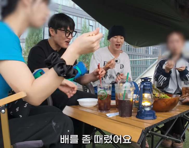 flytothecastle's tweet photo. 권군.. 그렇게 말씀하시면 연습실에서처럼 야.야이새꺄 수준의 몸싸움이 아니라 ****적으로 서군을 **놓고 **해서 **는 검열삭제행동으로 느껴지잖아요
잇홋이 왜이래; https://t.co/9xgXXSaitL