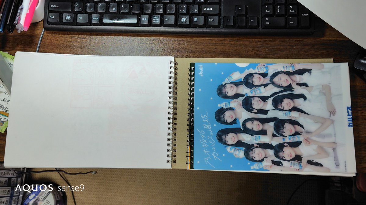 binarydecimal's tweet image. 現スタンプノートは最終ページ。
今週末には次のスタンプノート（右の奴）に切り替わる見込み。
ちょっと小さくなるんだよなぁ。
以前はこれだったからいいんだけど。

因みに右の乃木坂表紙のスケッチブックは売ってません。カルピスのオマケを利用した自家製ですので悪しからず。