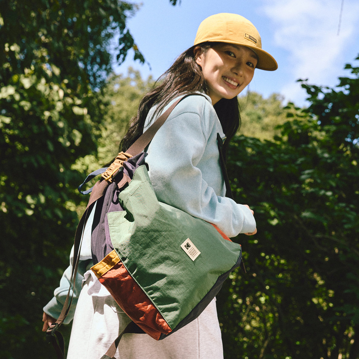 AprilxHazzy's tweet image. Breaking news!!!
Kodak just dropped a bomb!! so many gorgeous Hyeyoon shots! 🤗
Camping with #KimHyeYoon x @Kodak Colorama
