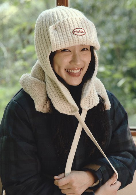 AprilxHazzy's tweet image. Breaking news!!!
Kodak just dropped a bomb!! so many gorgeous Hyeyoon shots! 🤗
Camping with #KimHyeYoon x @Kodak Colorama