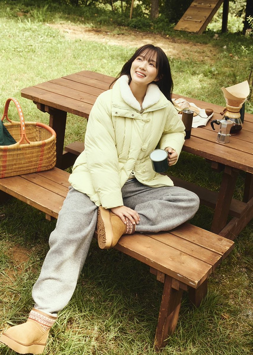 AprilxHazzy's tweet image. Breaking news!!!
Kodak just dropped a bomb!! so many gorgeous Hyeyoon shots! 🤗
Camping with #KimHyeYoon x @Kodak Colorama