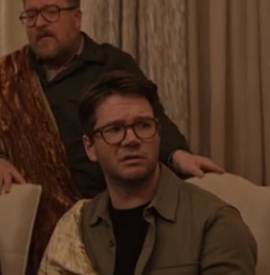 endversetiel's tweet image. low quality photos but theo finally came back to us and judged everyone as he should&amp;lt;3 #omitb