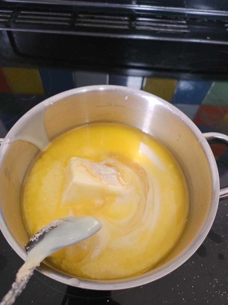 Mrs_Daye's tweet image. The joy of time⏳️.  Loads of wee jobs done around the house, some life admin ticked off and a tray of luscious millionaire&apos;s shortbread baked #OctoberWeek.