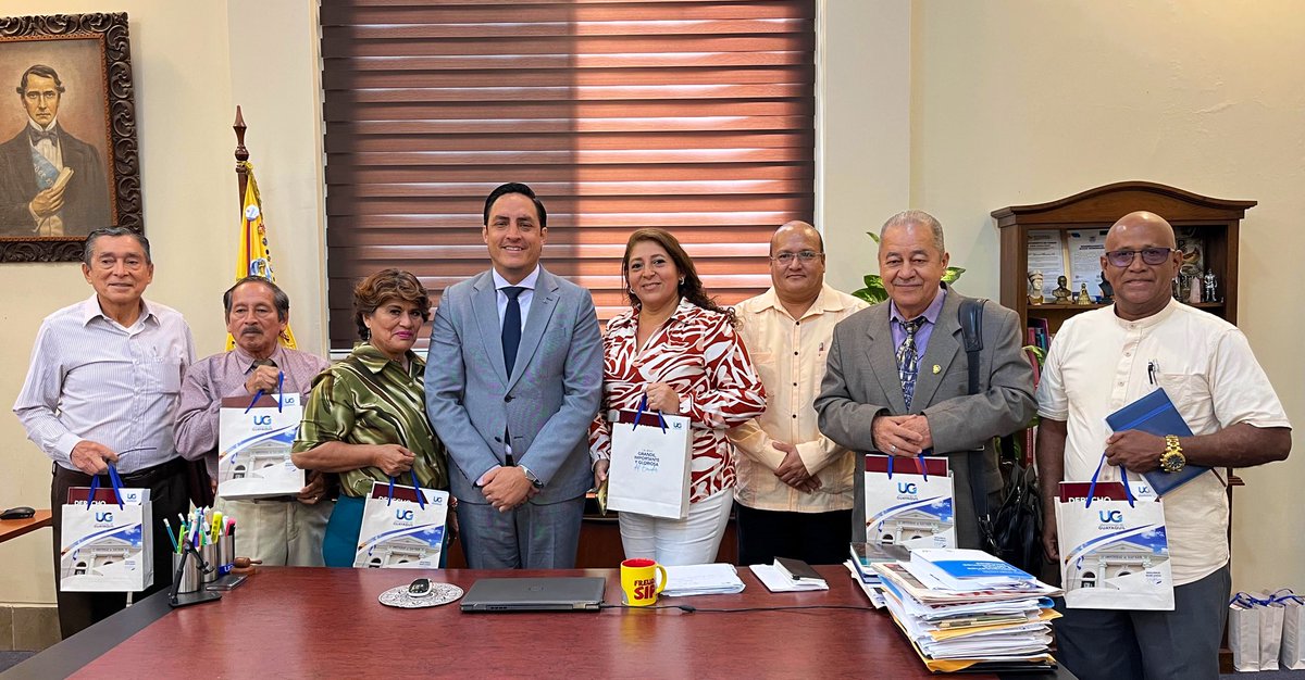 Recibí en Decanato de la Facultad de Jurisprudencia, Ciencias Sociales y Políticas de <a href="/UdeGuayaquil/">Universidad de Guayaquil</a> a un grupo de colegas #abogados asociados al Colegio de Abogados del Guayas⚖️

Los visitantes son todos graduados en la #UG, expresaron su cariño a su alma mater, admiración por