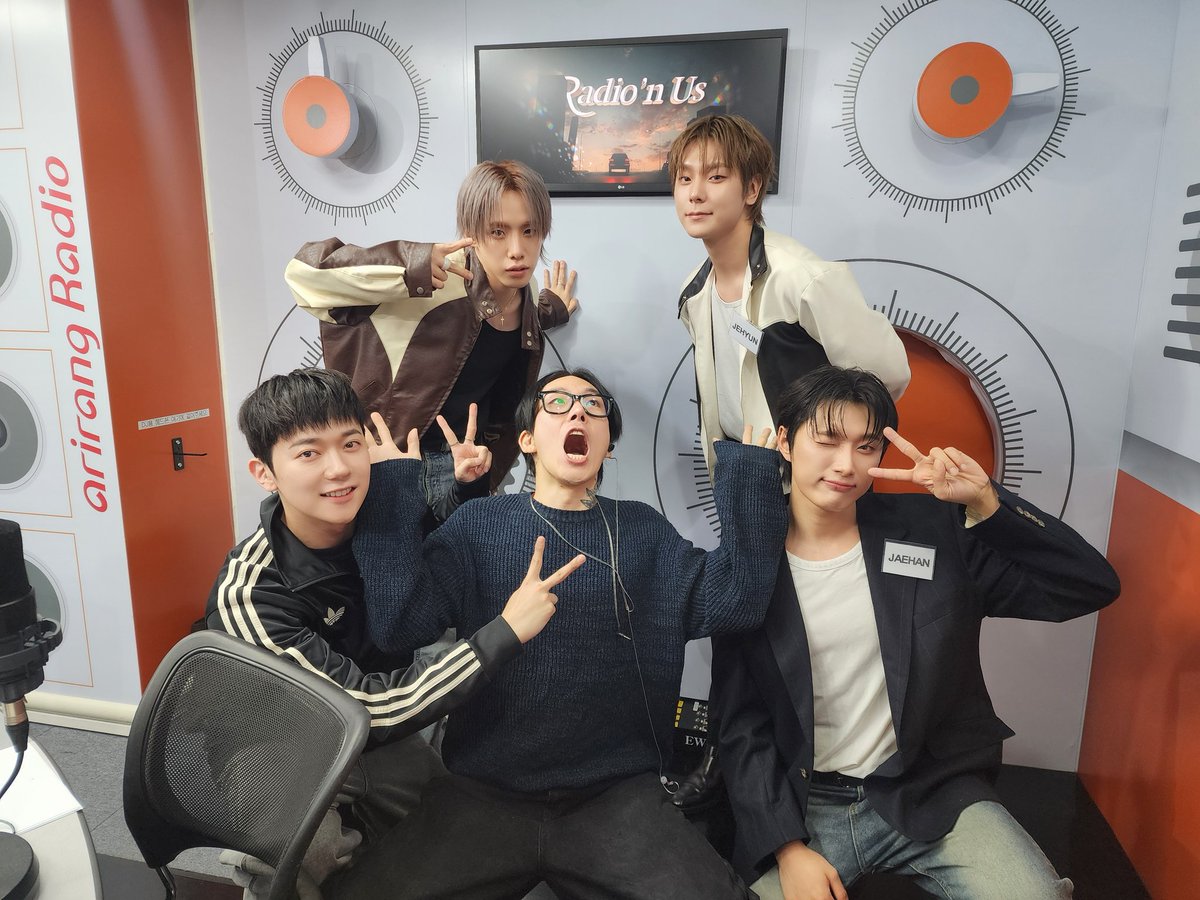 #RNUS

[Q THE K🤔]

OX:N과 스페셜 Q THE K✨️
TEAM 쎄싸모 &amp; AH포의 치열한 팀대결🙀
극적인 쎄싸모의 승리로
나란히 1대 1 무승부 적립❤️‍🔥