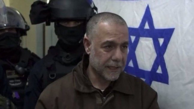 زوجة الطبيب الأسير حسام أبو صفية تناشد العالم التدخل لإنقاذ حياته:

- ذنبه الوحيد أنه أنقذ حياة الجرحى.

- نطالب بالتحرك العاجل قبل أن نفقده داخل السجن.