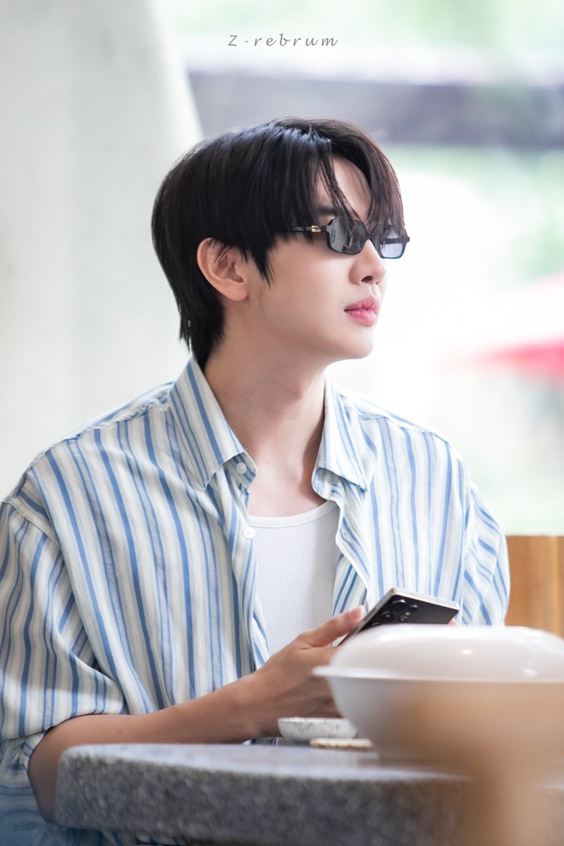 _zrebrum_'s tweet image. แสงจากแดดหรือจากออร่าความหล่อนะ 😎
#ITSSKINxMaxkyPrivateTrip
#maxky_rp #maxkybyZ