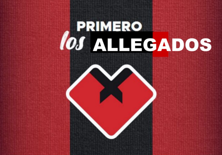 Hoy lavado de ropa (a mano) para que la basura de #MolaHamburguesas le caiga encima gracias a la incompetencia de <a href="/AguasdelNorteok/">Aguas del Norte</a> que no pudo dar el suministro el dia lunes, unico dia en que esta gente no contamina.
Por eso #Jarsun no.
Aqui en #Salta primero son los allegados.