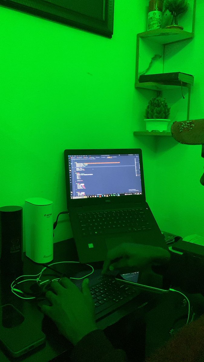 moses_bases's tweet image. Where the magic happens My workspace, where code comes to life #frontend #webdevelopment #workspace