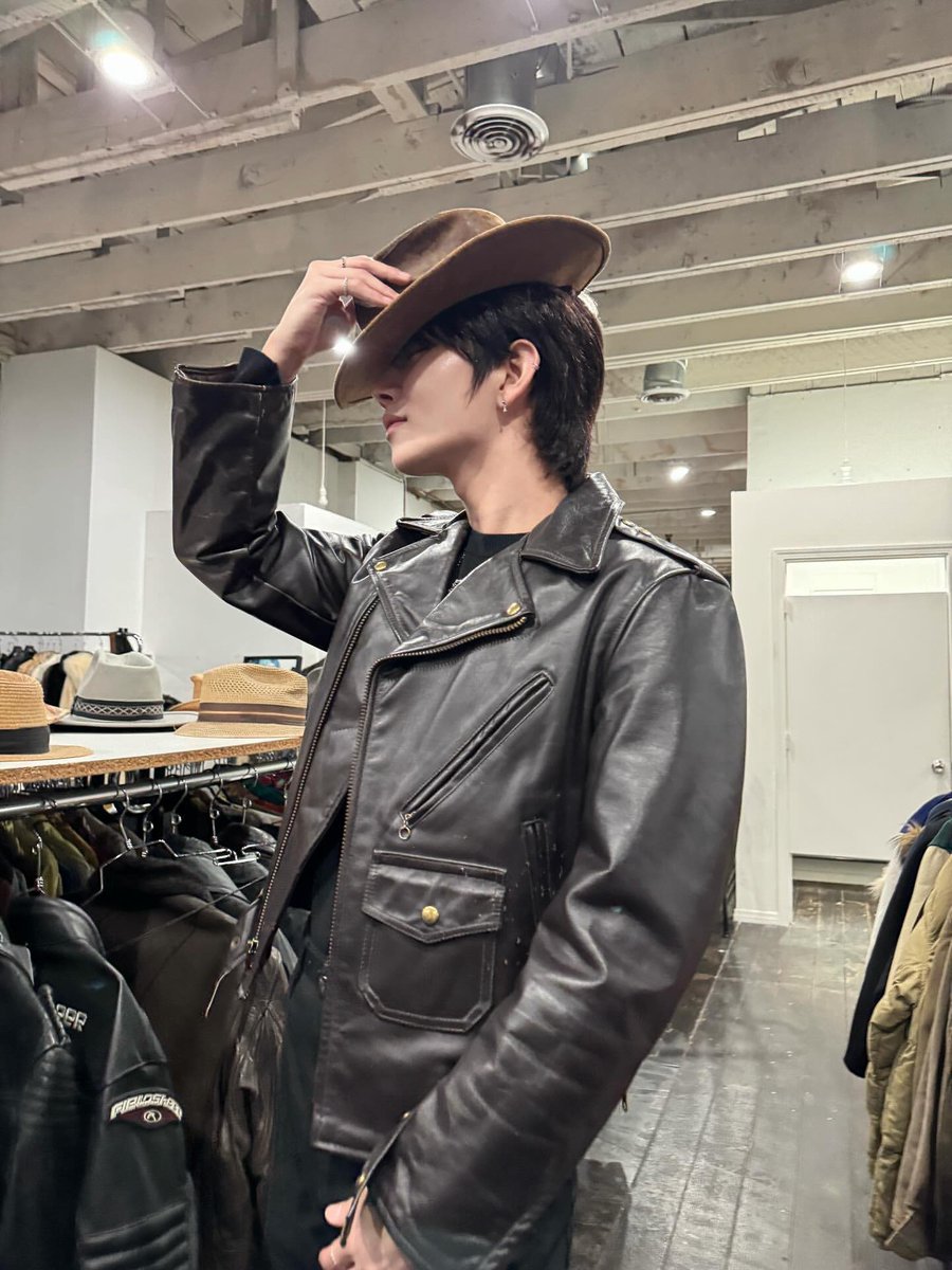 joshu_acoustic 🖤🤎🛍️ #조슈아