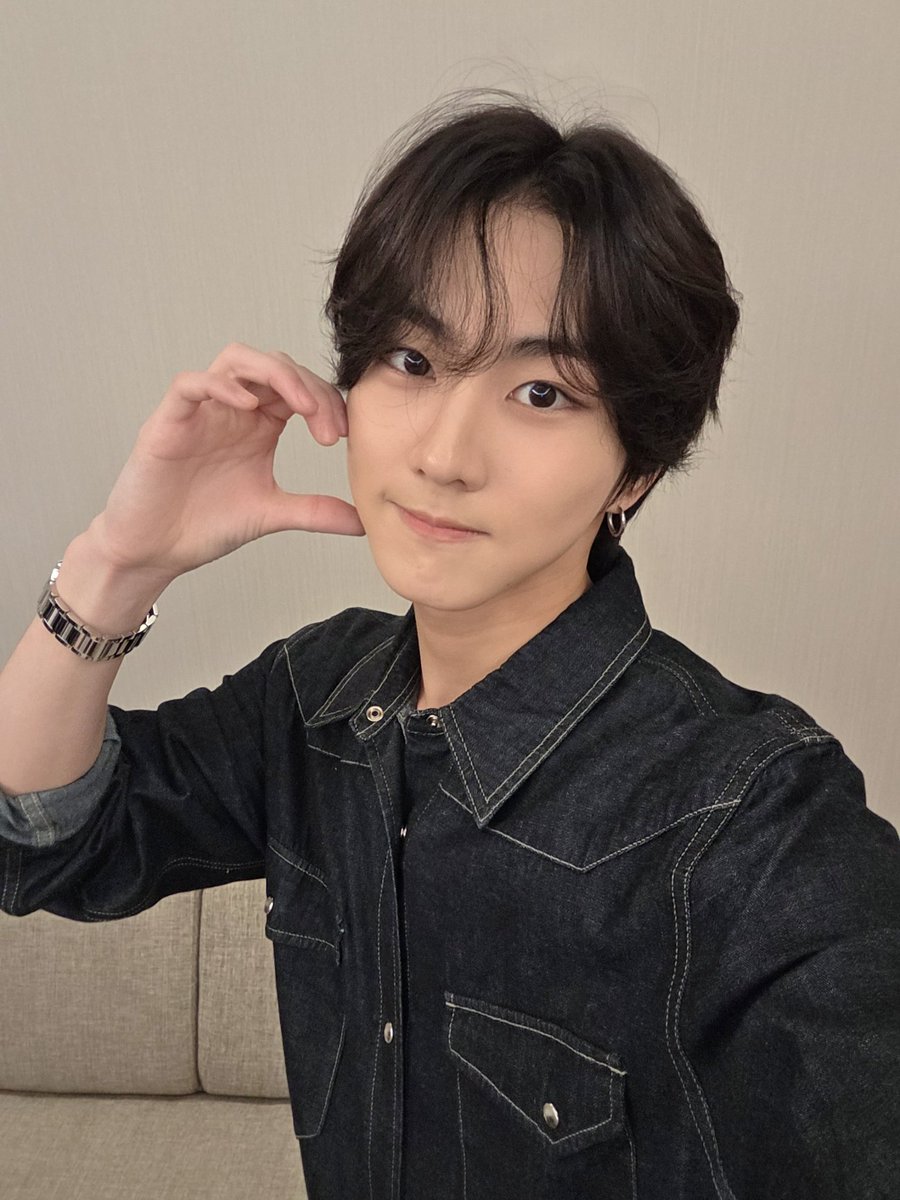 [ #정원’s Post ] 251021

#JUNGWON: Cold day.. 

<a href="/ENHYPEN_members/">ENHYPEN</a> <a href="/ENHYPEN/">ENHYPEN OFFICIAL</a> #ENHYPEN #엔하이픈